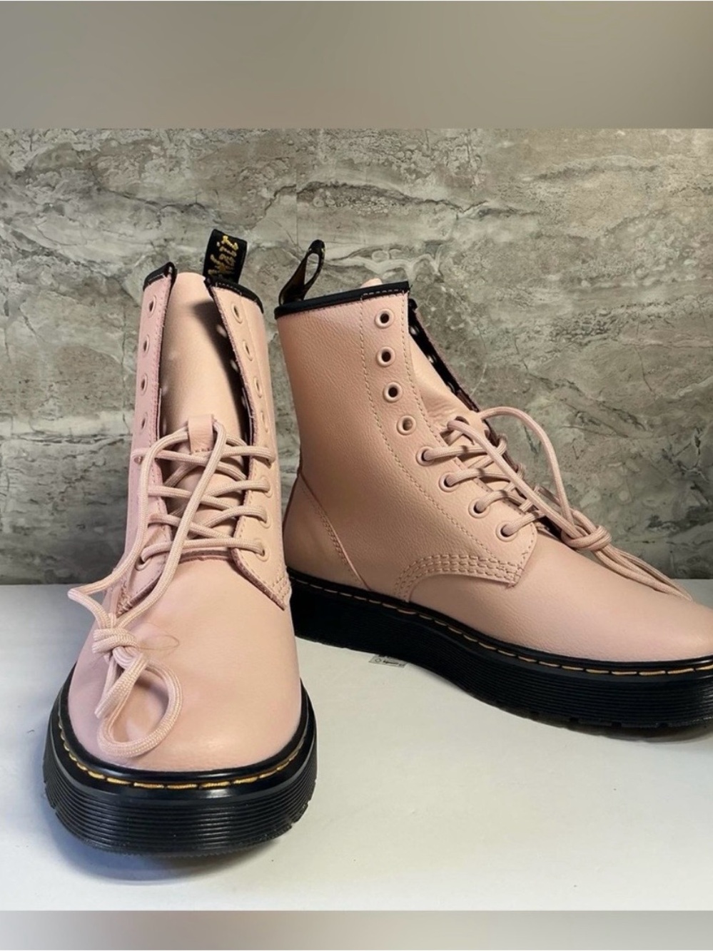Dr. Martens ZAVALA VINTAGE
HYDRO PINK LEATHER BOOT